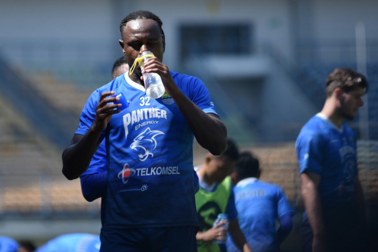 Victor Igbonefo Dipanggil ke Timnas, Pelatih Persib Putar Otak