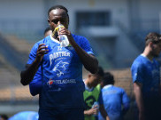 Victor Igbonefo Dipanggil ke Timnas, Pelatih Persib Putar Otak