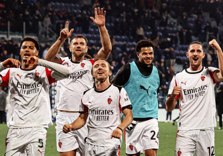 Hasil Serie A: Tumbangkan Cagliari, AC Milan Geser Inter Milan dari Puncak Klasemen
