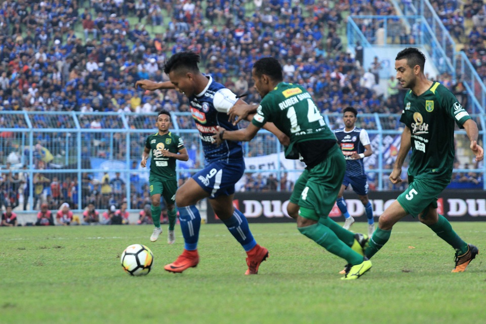Arema FC Tepis Tudingan Ada Bantuan Wasit dalam Kemenangan atas Persebaya