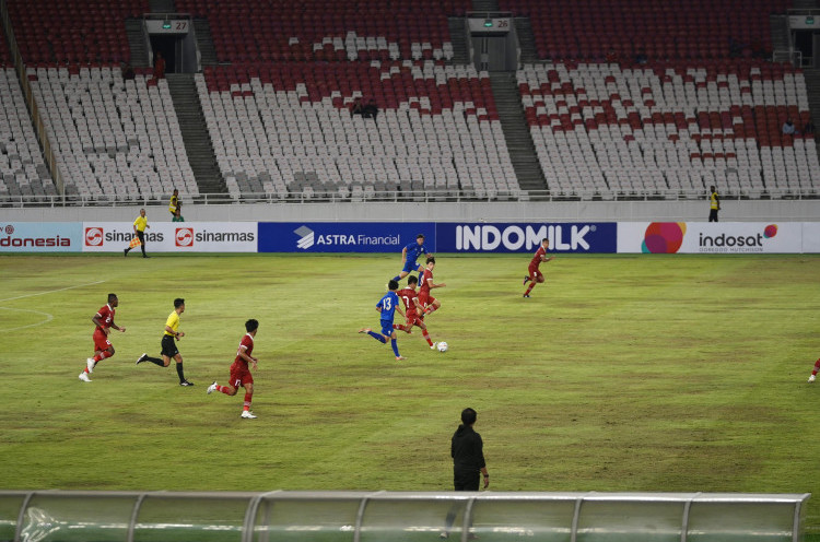 Lapangan SUGBK Terlihat Buruk di Laga Timnas Indonesia Vs Thailand, Erick Thohir Menyayangkan