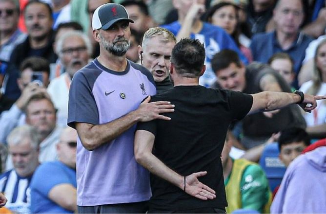 Menilik Isi Pembicaraan Klopp saat Menenangkan De Zerbi yang Emosional