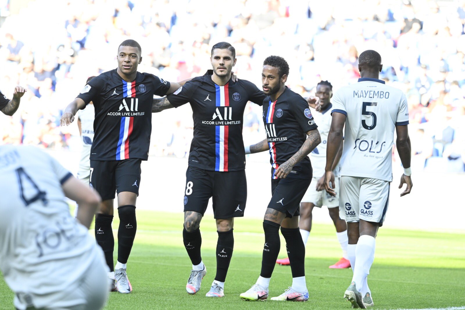 Menteri Olahraga Prancis dan 5.000 Penonton Hadiri Laga Uji Coba PSG