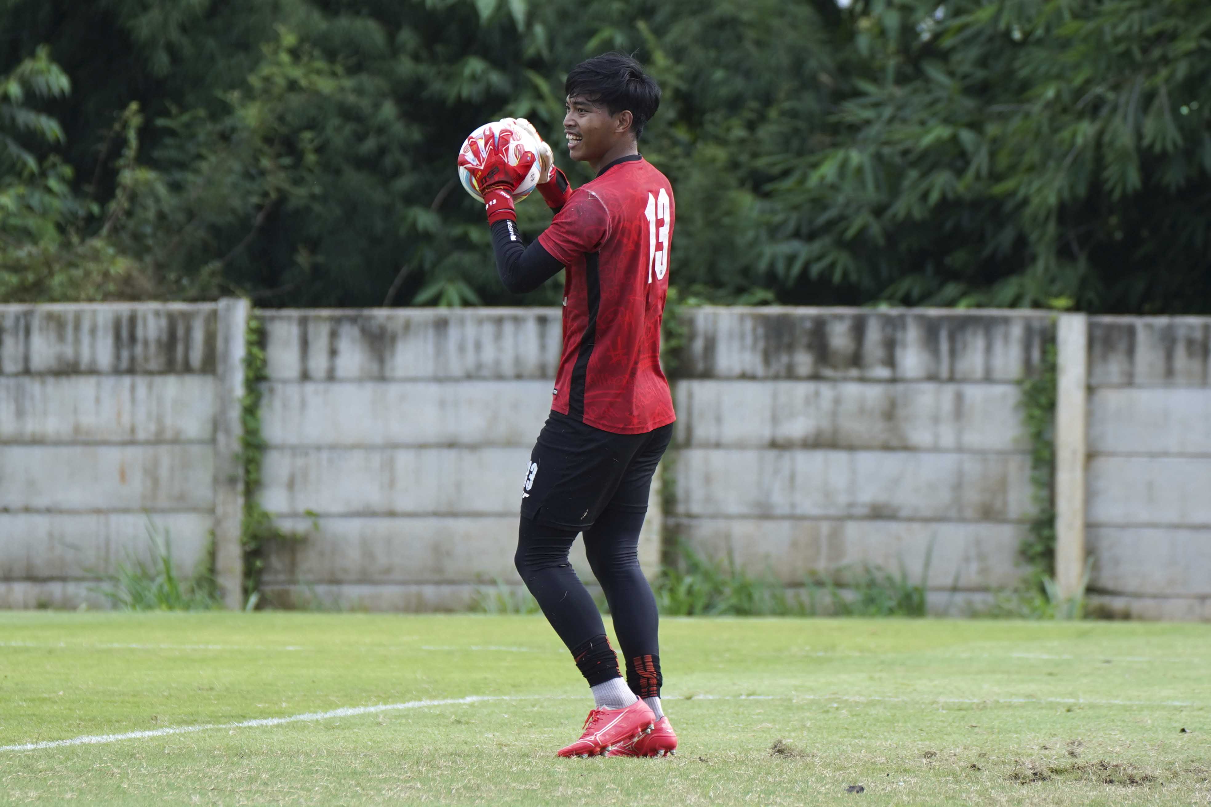 Kiper Muda Persija Ceritakan Pengalaman Berhadapan dengan Wonderkid Manchester City