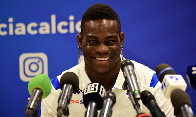 Tanding Melawan Cristiano Ronaldo Tak Bikin Mario Balotelli Bersemangat