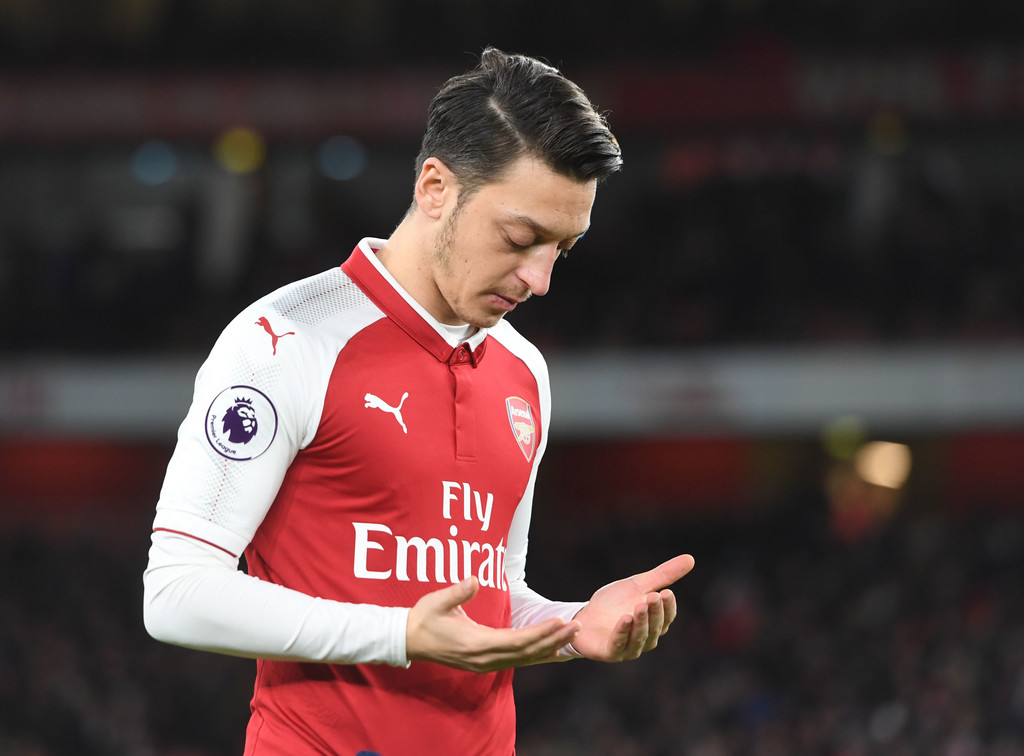 Mesut Ozil Pecahkan Rekor Legenda Man United dalam Kemenangan Ke-700 Wenger di Arsenal 