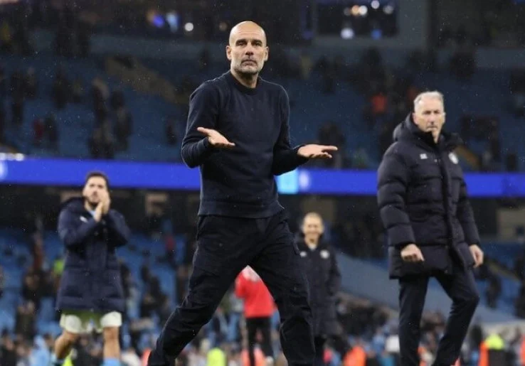 Menggerutu, Guardiola Heran Manchester City Tak Belanja Banyak Pemain