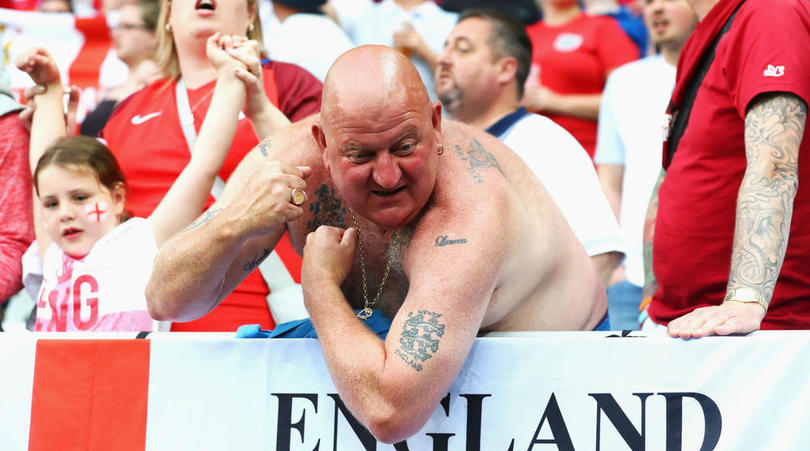 Piala Dunia 2018: Tirukan Salam Nazi, Tiga Suporter The Three Lions Diperiksa Kepolisian Inggris