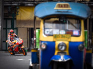 Jelang MotoGP Buriram, Marc Marquez Coba Kendaraan Tradisional Thailand