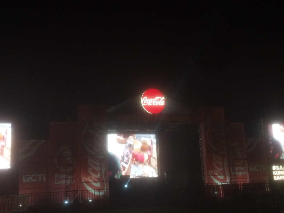Menonton Bola Sekaligus Bermain bersama Keluarga di Alun-alun Bekasi