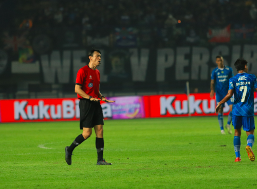 Pimpin Persib Vs Persik, Futoshi Nakamura Baru Dianugerahi Wasit Terbaik J League
