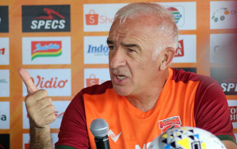 Mario Gomez Diisukan Merapat, Arema FC Upayakan Rekrut Pelatih Baru Sebelum Tahun Baru