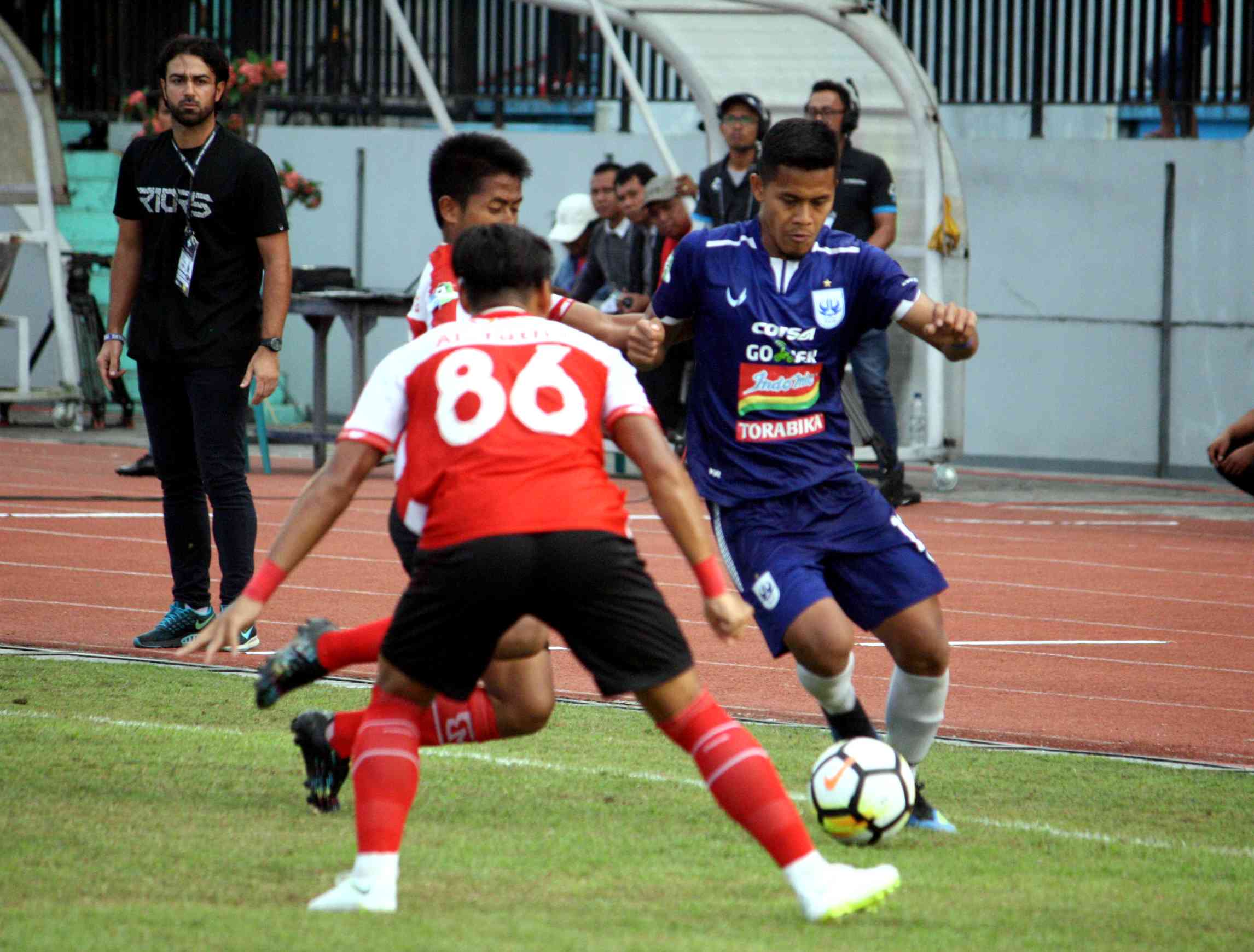 PSIS Semarang Pertahankan Bek Frendy Saputra dan Lepas Dua Pemain