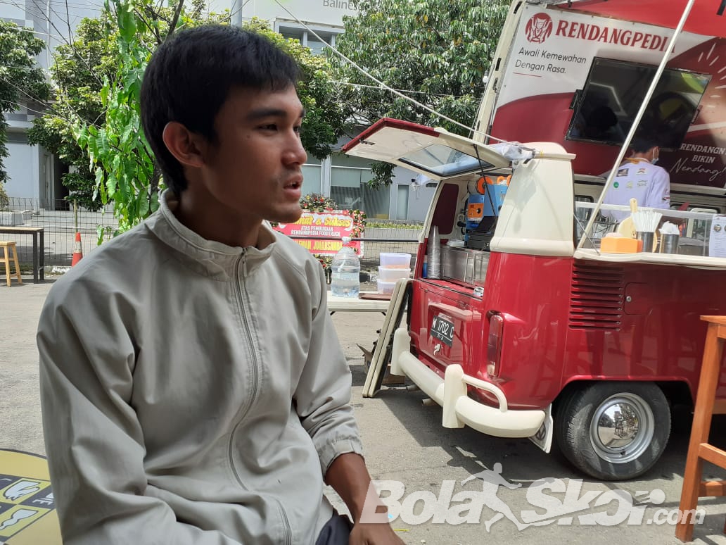 Intip Menu Menggugah Selera Bisnis Food Truck Bek Sayap Persib