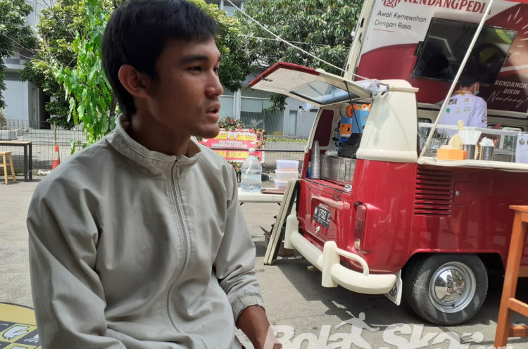 Intip Menu Menggugah Selera Bisnis Food Truck Bek Sayap Persib