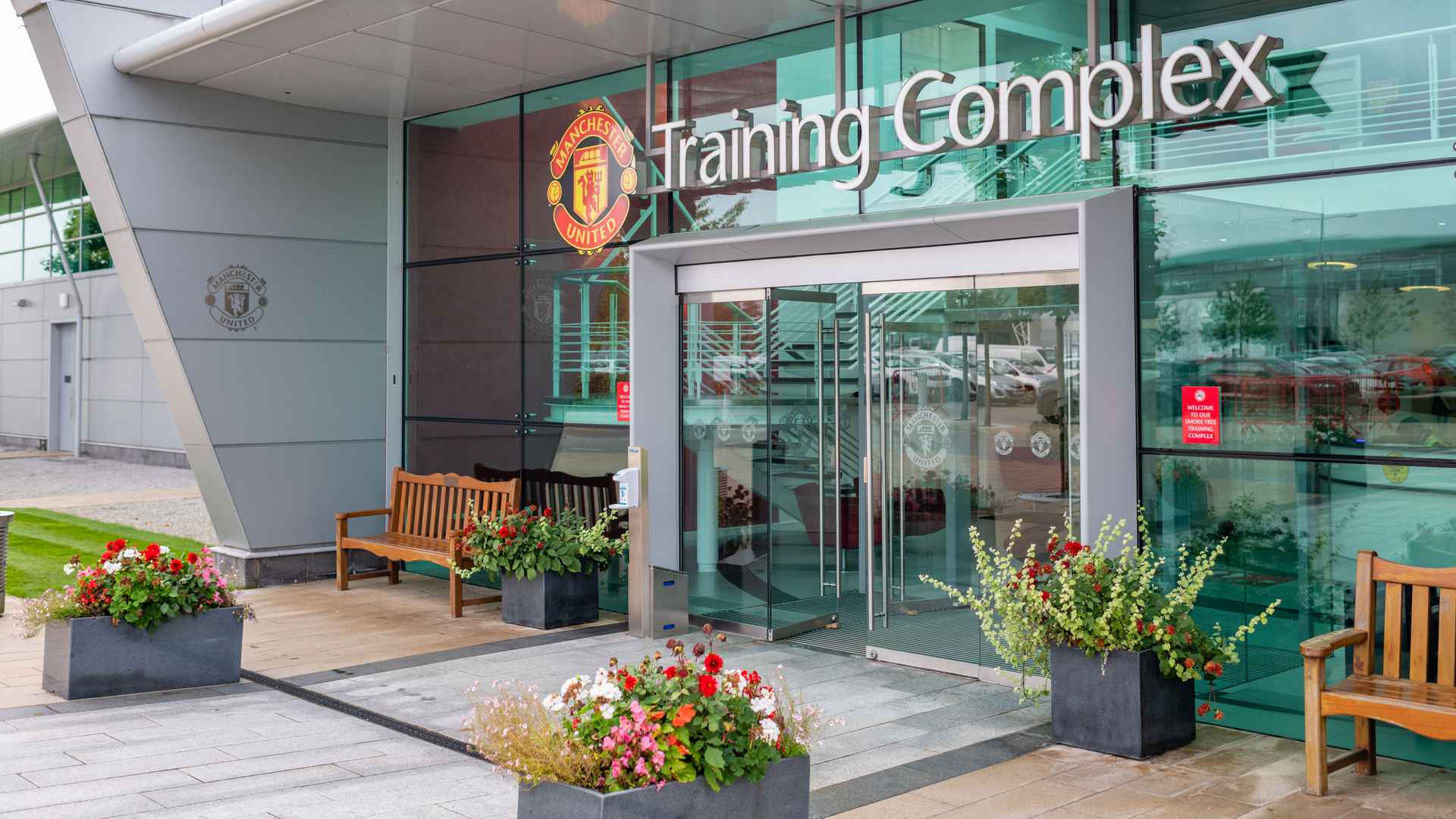Ditemukan Kasus Positif Virus Corona, Pusat Latihan Man United Ditutup