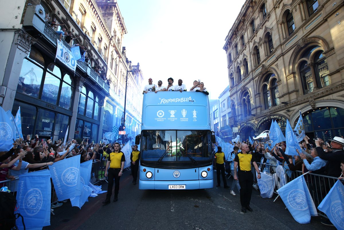 Pawai Treble Manchester City Diabadikan dalam Bentuk Mainan