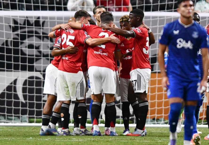 Manchester United Imbang 2-2 dengan Everton, Ruben Amorim Raih Trofi Pertama
