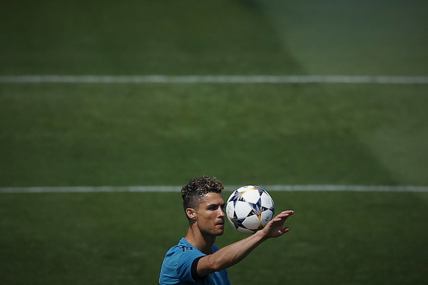 Real Madrid Tanpa Cristano Ronaldo: 'Anda Tidak Bisa Menutupi Matahari dengan Satu Jari'