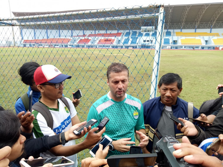 Piala Indonesia: Pelatih Persib Miljan Radovic Sebut Arema FC akan Stres di Leg Kedua 16 Besar