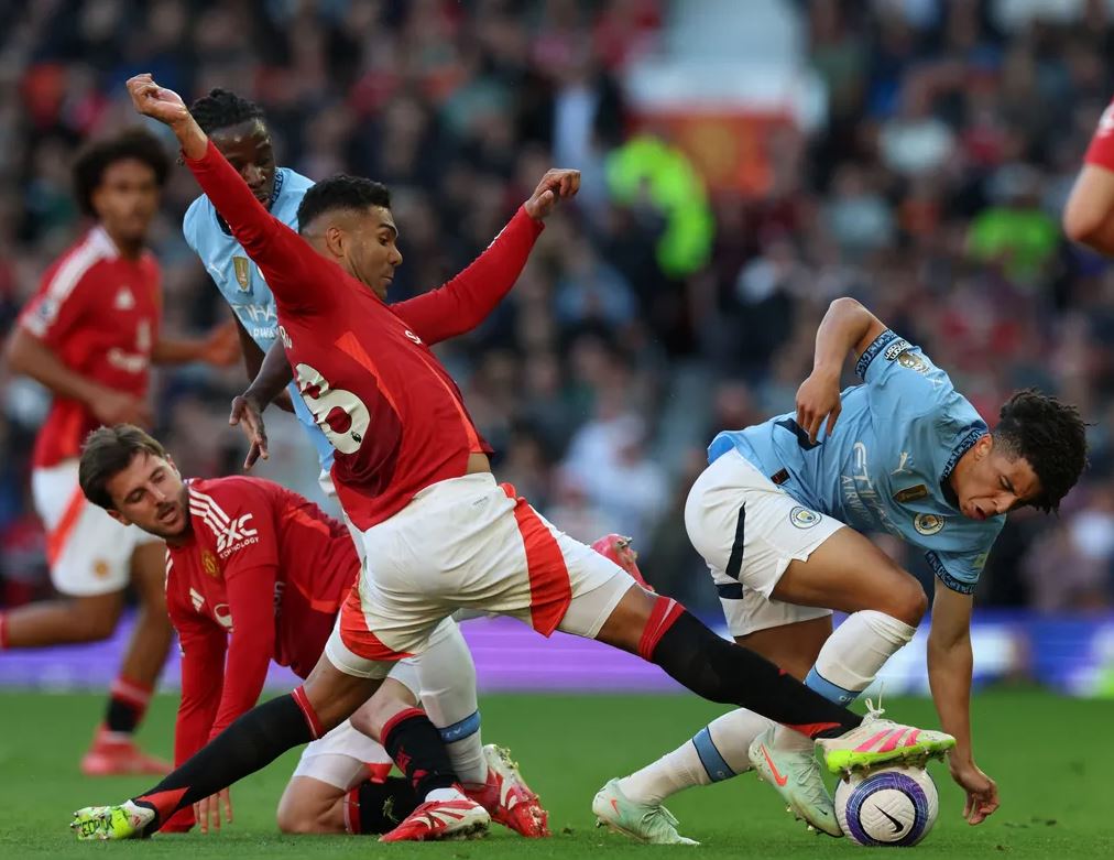 Dimainkan Tanpa Passion, Derby Manchester Membosankan