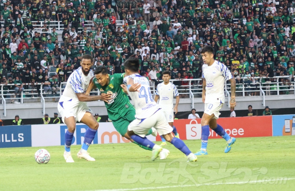 Aji Santoso: Gol Penentu Kemenangan Persebaya Bukti Kelebihan Marselino Ferdinan