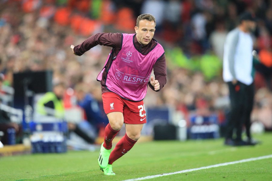 Menolak Kibarkan Bendera Putih, Arthur Perjuangkan Tempatnya di Liverpool
