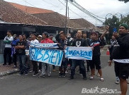 Ketika Bobotoh Sambut Skuat Persib Layaknya Pahlawan Usai Menang atas Arema FC