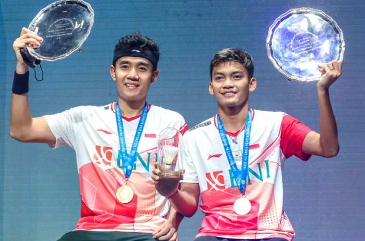 Ganda Putra Junior Indonesia Berdiri di Podium Tertinggi All England
