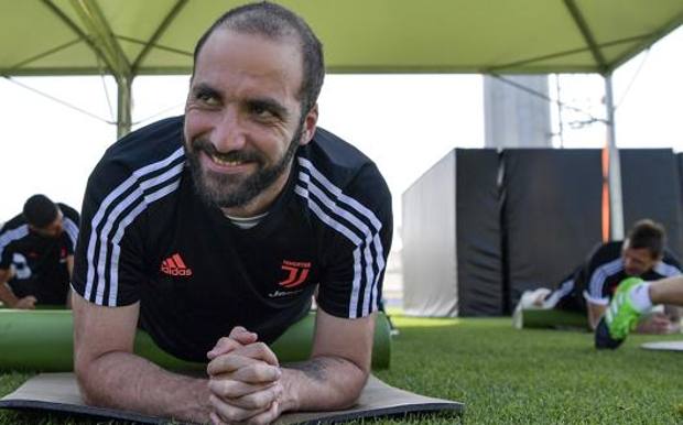 Pemandangan Menarik Sebelum Laga Juventus Melawan Tottenham, Penentu Nasib Higuain?