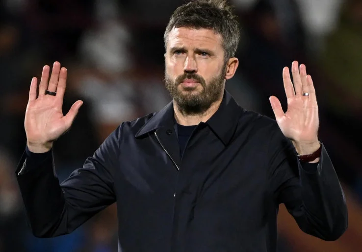 Manchester United Jadi Bulan-bulanan Como, Michael Carrick Cuma Bisa Minta Maaf