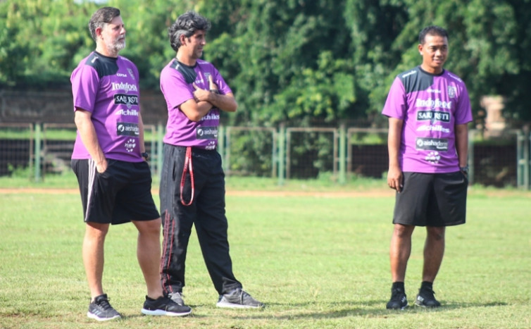 Pelatih Bali United Beri Pengecualian untuk Irfan Bachdim dan Ricky Fajrin