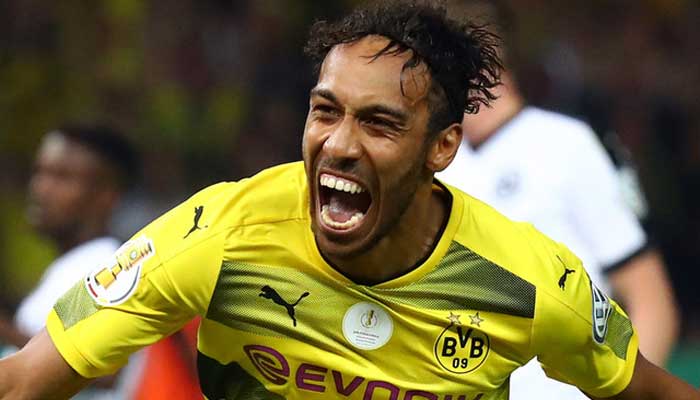 Arsenal Siap Berikan Giroud Demi Pinang Aubameyang
