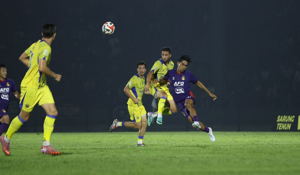 Persib Ditahan Imbang Persik, Bojan Hodak Tak Puas dengan Kinerja Wasit