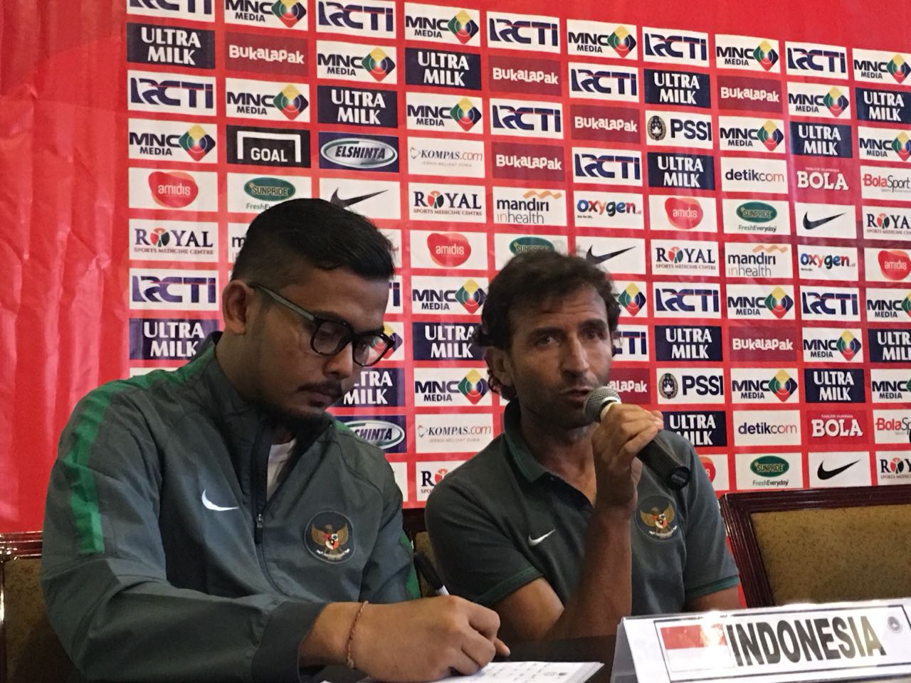 Luis Milla Berpikir Positif, Timnas Indonesia U-23 Akan Lebih Tajam dengan Beto dan Riko
