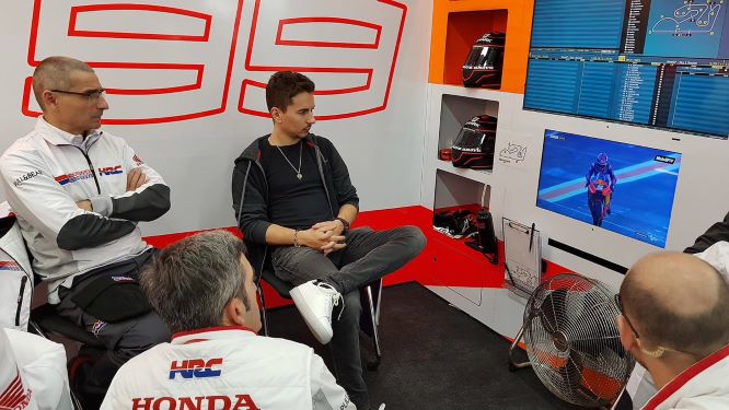 Cedera Lagi, Jorge Lorenzo Harus Jalani Operasi Hari Ini 