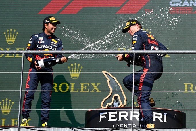 Max Verstappen dan Sergio Perez 