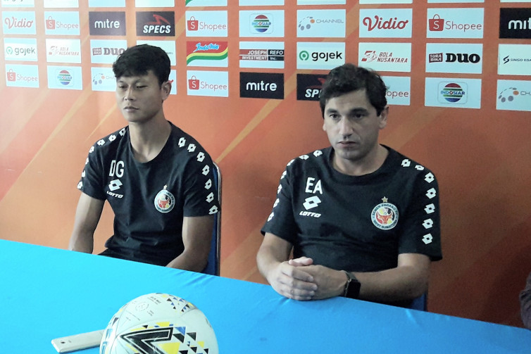 Liga 2: Pelatih Semen Padang bersama Milomir Seslija Tertarik ke Pahang FC