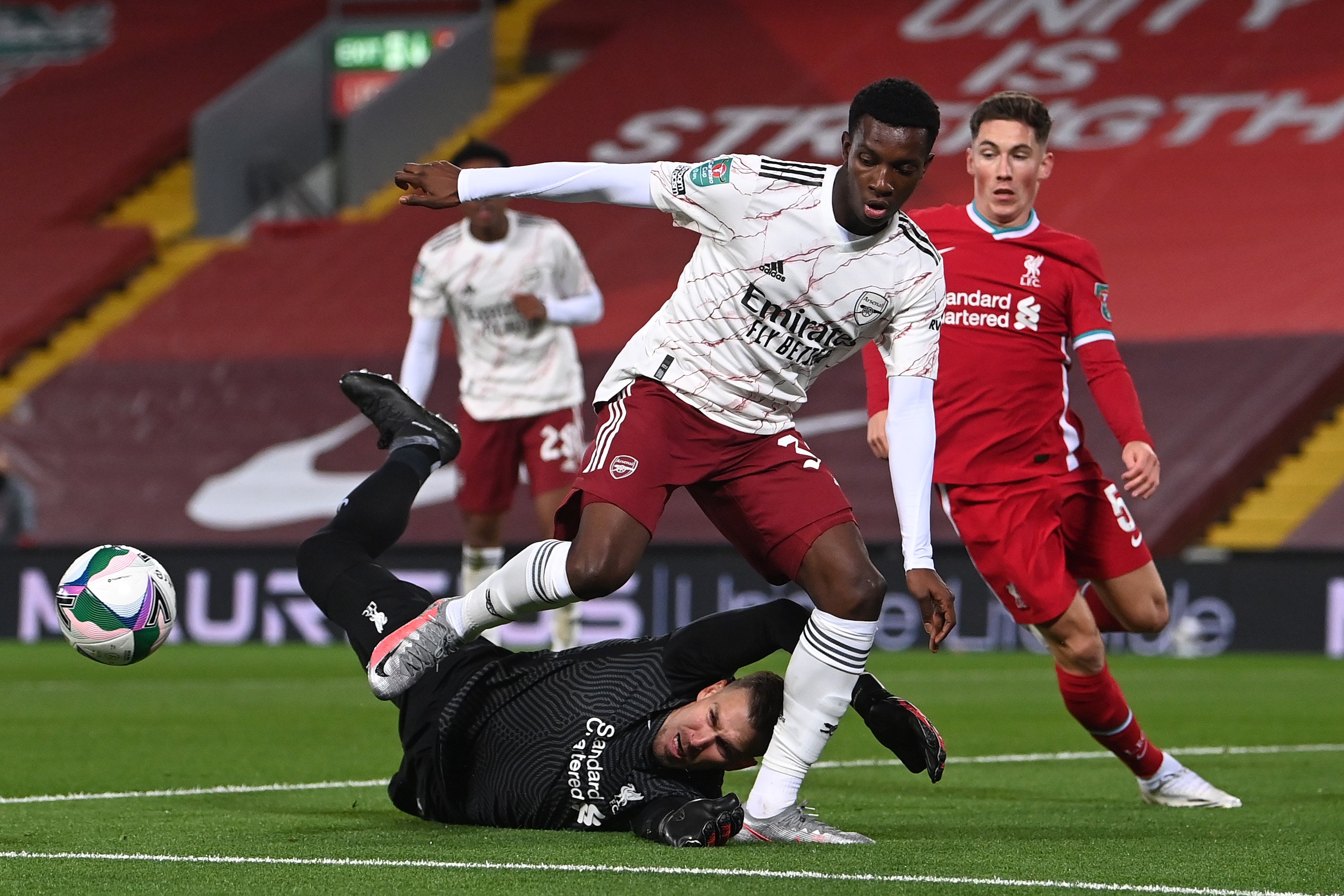 Hasil Pertandingan: Arsenal Depak Liverpool, Barcelona Menang, AC Milan Lolos Lubang Jarum