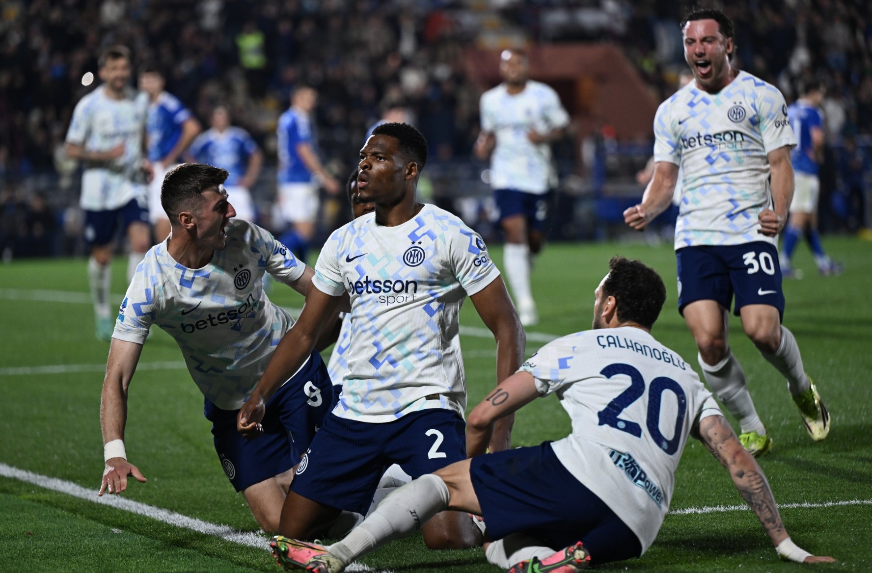 Fabregas Puji Mental Inter Milan, Chivu Sindir Allegri dan Conte