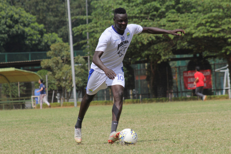Ezechiel N'Douassel Belum Tentu Bela Persib Hadapi Bhayangkara FC Meski Prima