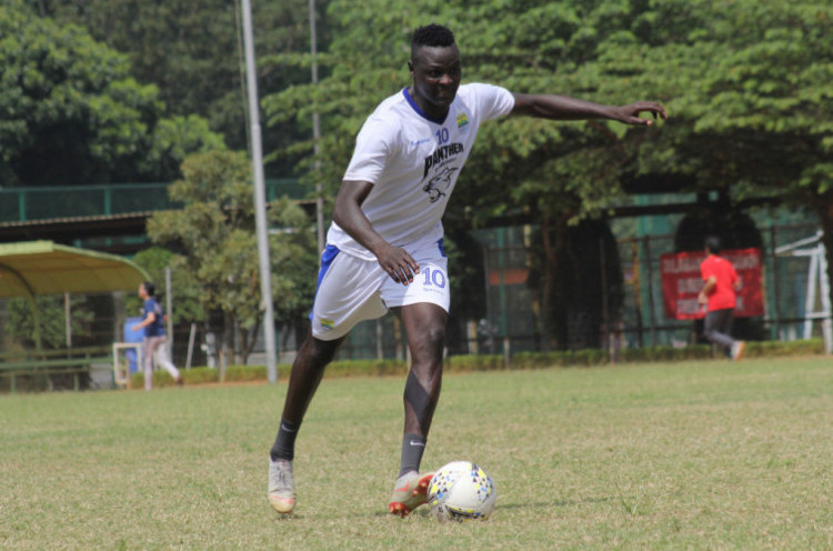 Ezechiel N'Douassel Belum Tentu Bela Persib Hadapi Bhayangkara FC Meski Prima