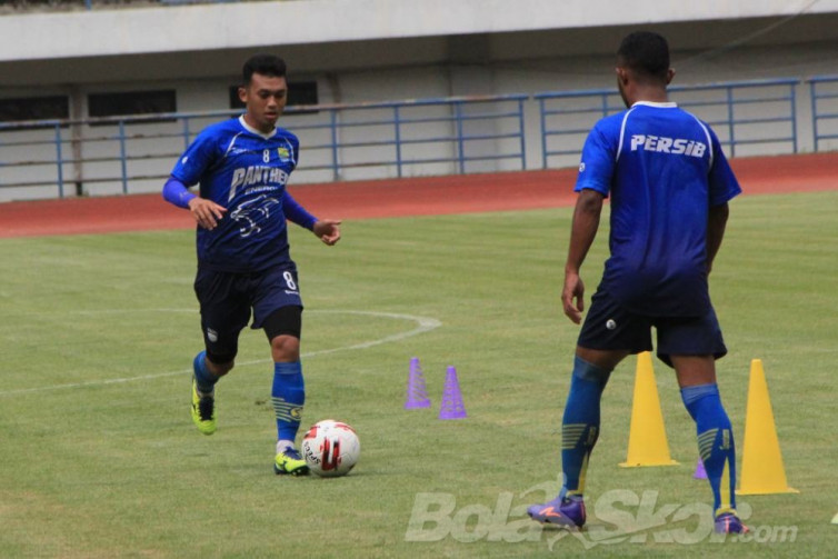 Persib Perpanjang Kontrak Abdul Aziz 3 Tahun