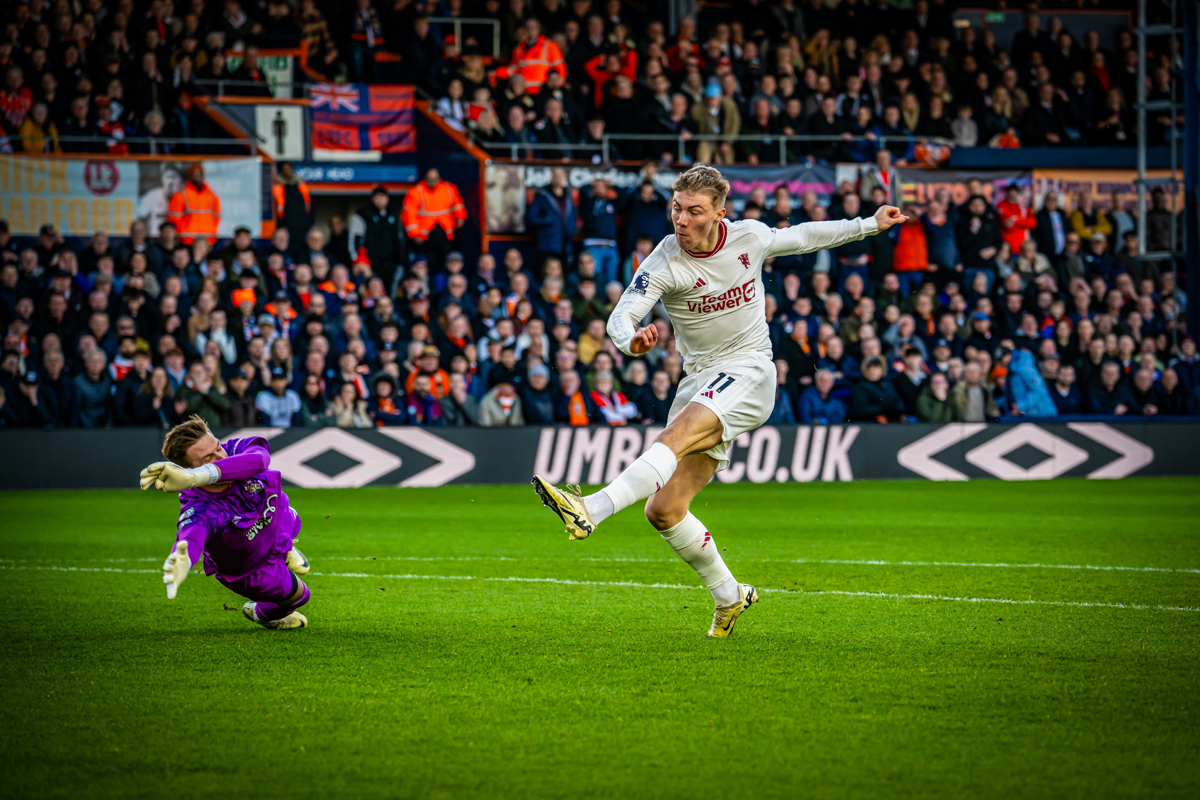 Hasil Pertandingan: Brace Rasmus Hojlund Menangkan Manchester United, Milan Terkapar