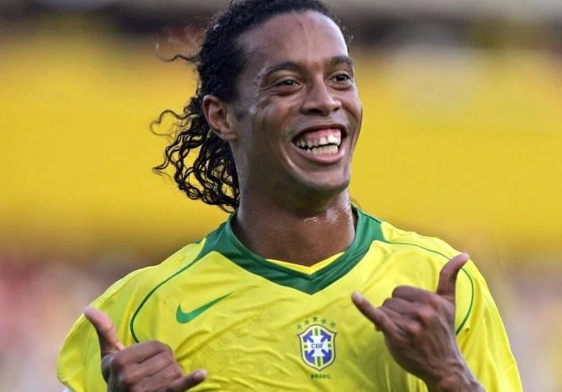 Kasus Paspor Palsu: Mengaku Salah, Ronaldinho Dibebaskan