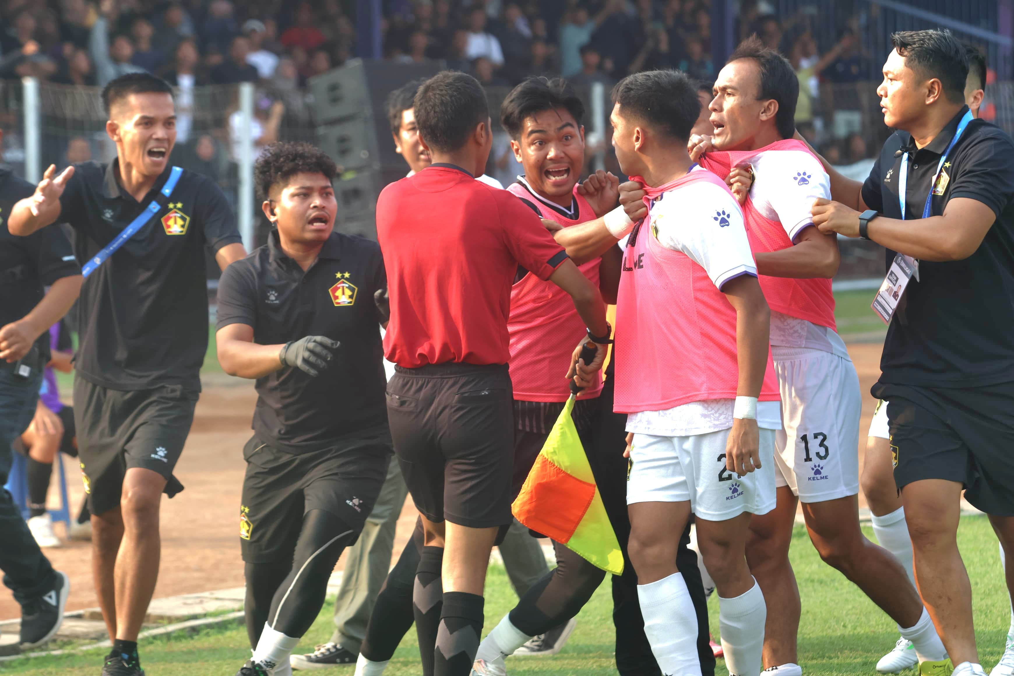 Wasit Persik Vs Persebaya Tak Tegas, Pelatih Persik Anggap Liga 1 Darurat VAR