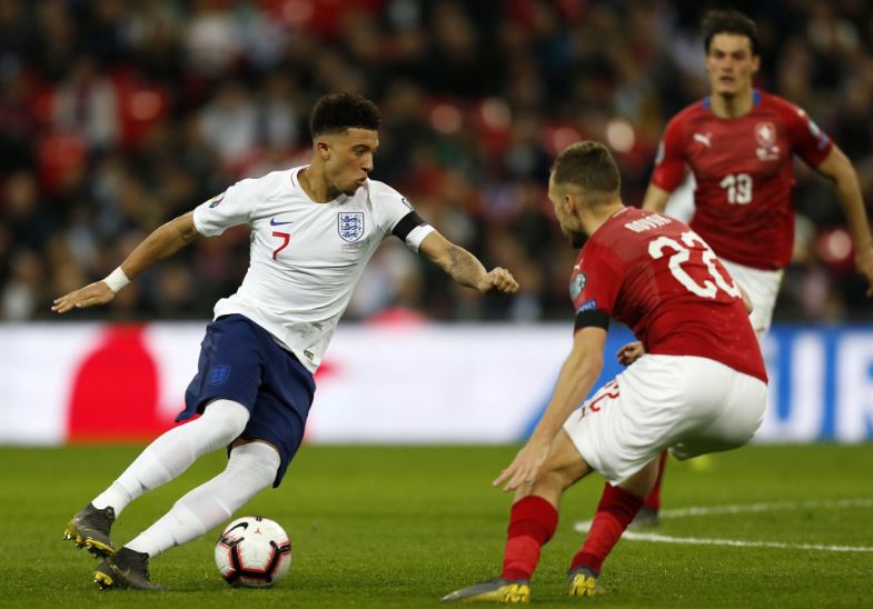 Fans Man United Bersatu Kirim Pesan kepada Ed Woodward: Rekrut Jadon Sancho