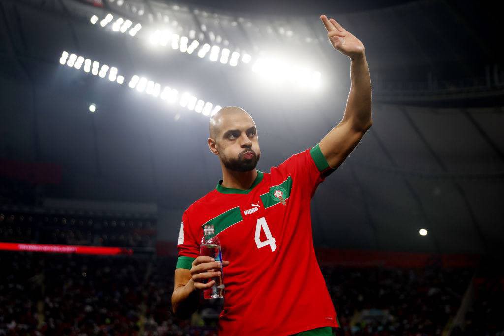 Barcelona Coba Datangkan Sofyan Amrabat pada Deadline Day