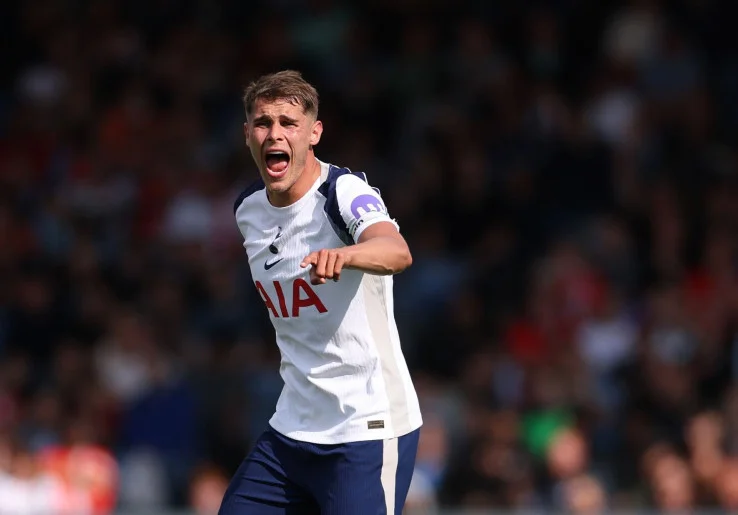 Jadi Rebutan Manchester United dan Liverpool, Micky Van De Ven Punya Benderol Rp1,8 Triliun