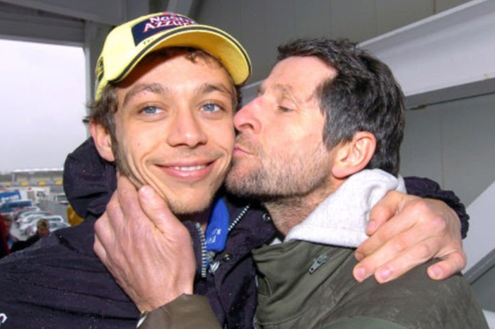 Sudah 42 Tahun, Rossi Masih Jadi Kebanggaan Ayah
